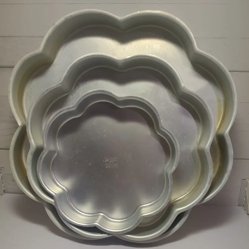 Vintage Wilton Cake Pans 3pc Tiered Set Scalloped Flower Cake Pans 502-2138